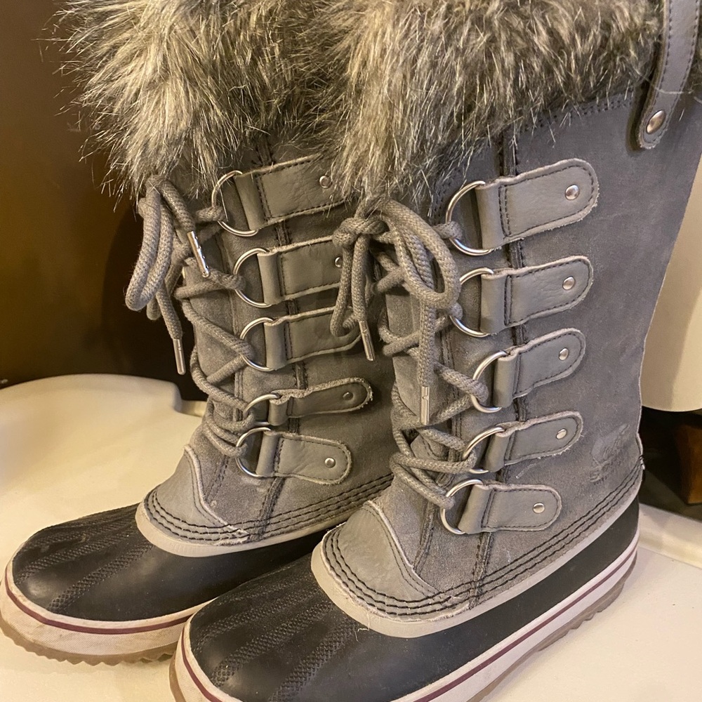 NWT  Sorel “Joan Of Arctic”
